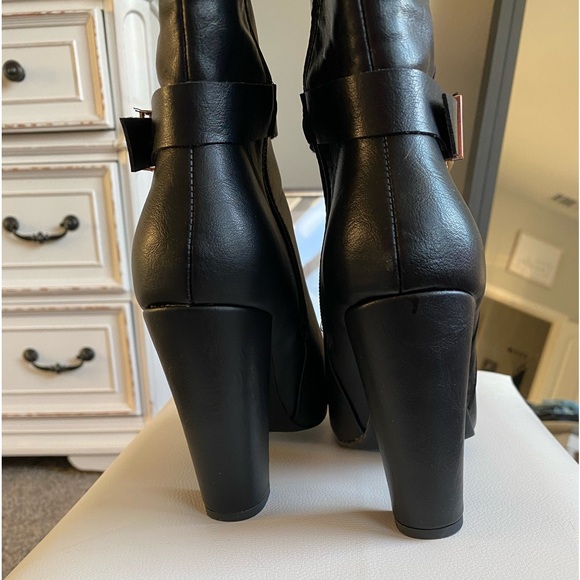 ShoeDazzle Black Thigh High Boots - Heel with Gold toe tips - Picture 5 of 7